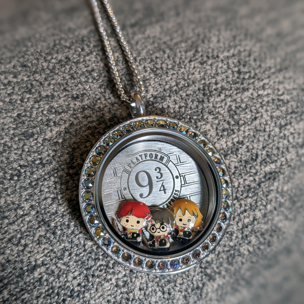 Authentic Origami Owl Harry Potter Living Locket with plate and charms